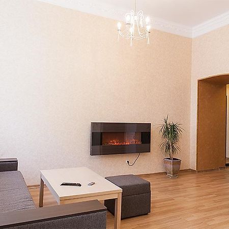 Apartment Vozle Teatra Opery I Baleta Lviv Bagian luar foto